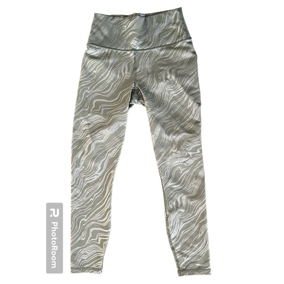 Women's Fabletics Olive Green Powerhold Capri Leggings 7/8 Size Small - Picture 1 of 6